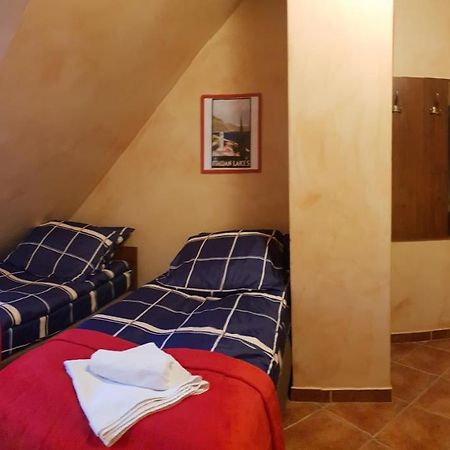 Malinowy Dwor Hotel Ruda Slaska Buitenkant foto