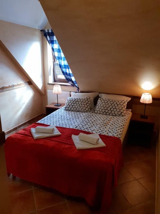 Malinowy Dwor Hotel Ruda Slaska Buitenkant foto