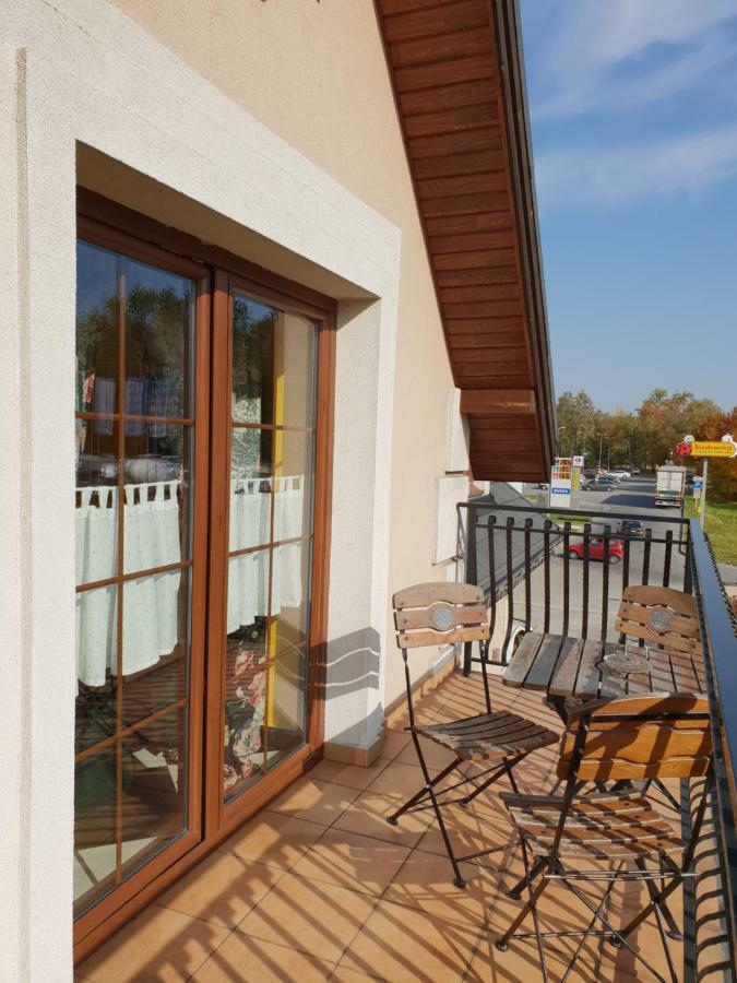 Malinowy Dwor Hotel Ruda Slaska Buitenkant foto