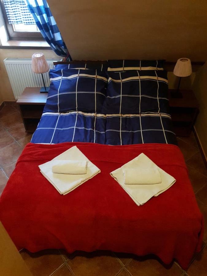Malinowy Dwor Hotel Ruda Slaska Buitenkant foto
